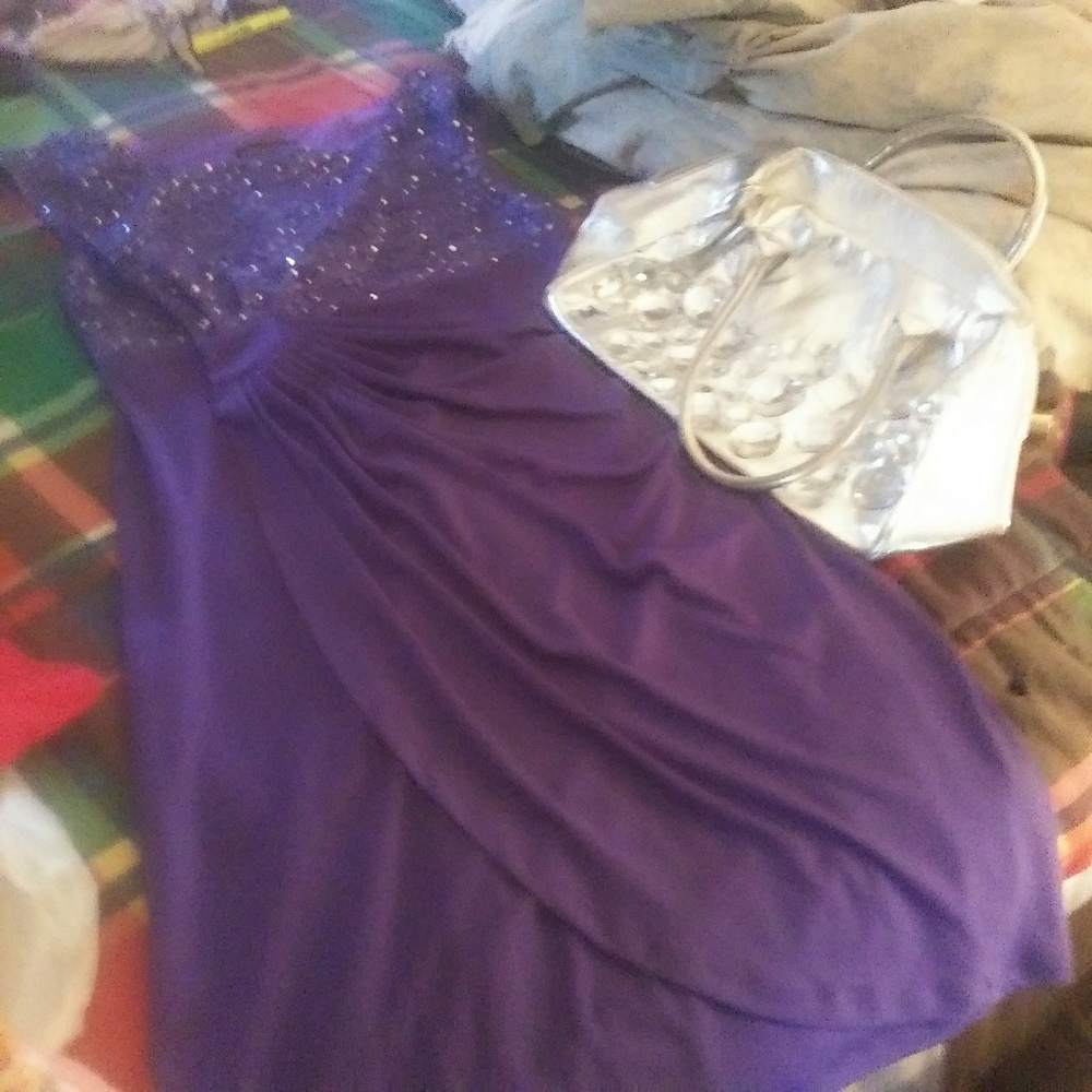 Dress - Picture 3 of 4